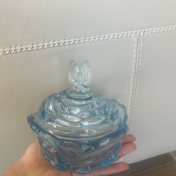 Glass rose and butterfly jewelry box - Picture 3 of 11